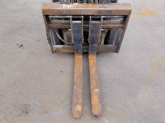 Four wheel front forklift Caterpillar GP30NTD