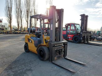 Four wheel front forklift Caterpillar GP30NTD