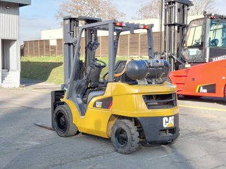 Four wheel front forklift Caterpillar GP30NTD