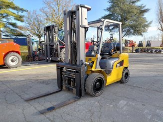 Four wheel front forklift Caterpillar GP30NTD