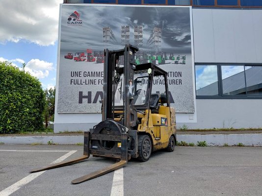 Four wheel front forklift Caterpillar GC40K - 1