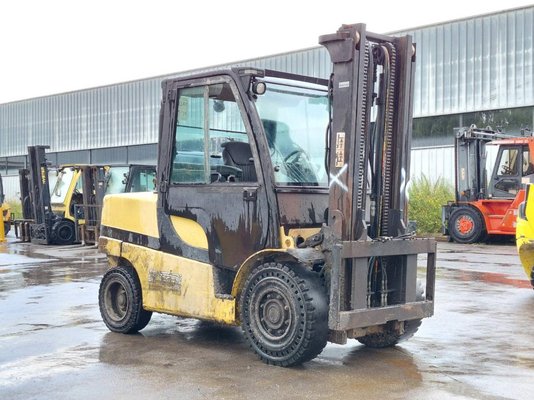 Four wheel front forklift Yale GLP55VX - 1