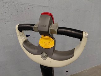 Pedestrian pallet truck Crown WP3020-2.0
