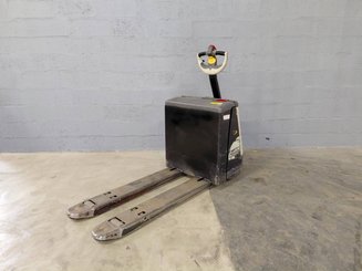 Pedestrian pallet truck Crown WP3020-2.0