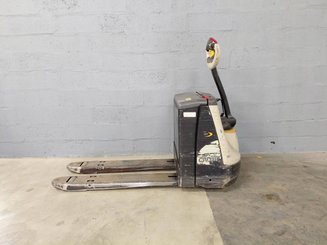 Pedestrian pallet truck Crown WP3020-2.0