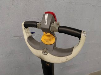 Pedestrian pallet truck Crown WP3020-2.0