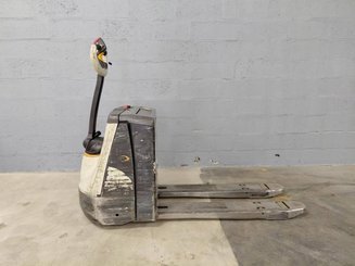 Pedestrian pallet truck Crown WP3020-2.0