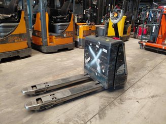 Pedestrian pallet truck Crown WP3020-2.0
