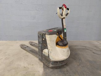 Pedestrian pallet truck Crown WP3020-2.0