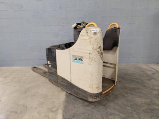 Stand-on pallet truck Crown WT3040 2.00