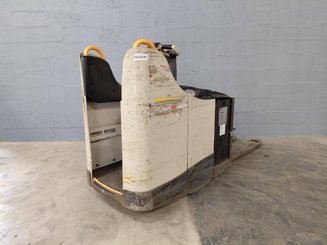Stand-on pallet truck Crown WT3040 2.00