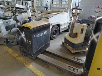 Stand-on pallet truck Caterpillar NPV20N