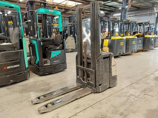 Pedestrian pallet stacker Crown ESI4000-12