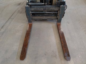 Four wheel front forklift STILL R60-25