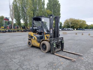 Four wheel front forklift Caterpillar GP30NTD