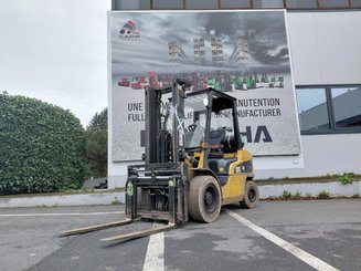 Four wheel front forklift Caterpillar GP30NTD