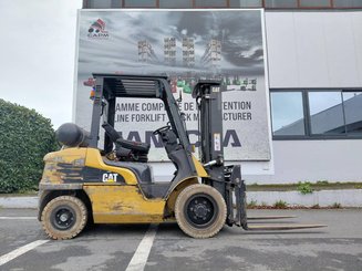 Four wheel front forklift Caterpillar GP30NTD