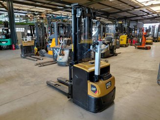 Pedestrian pallet stacker Caterpillar NSP16N2