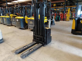 Pedestrian pallet stacker Caterpillar NSP16N2