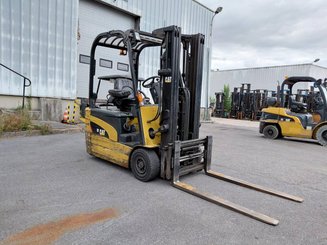 Three wheel front forklift Caterpillar EP18NT - 14