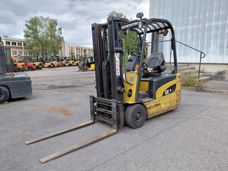 Three wheel front forklift Caterpillar EP18NT
