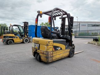 Three wheel front forklift Caterpillar EP18NT