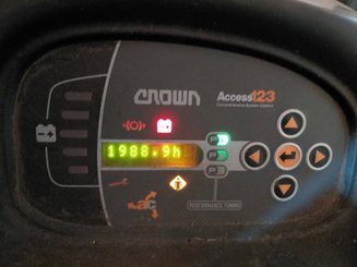 Stand-on pallet truck Crown WT3040