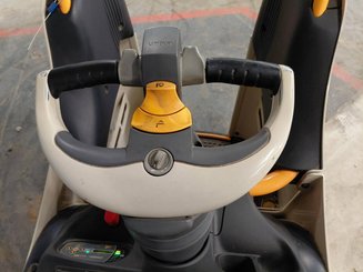 Stand-on pallet truck Crown WT3040
