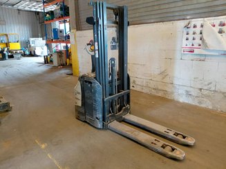 Pedestrian pallet stacker Crown ESI4000-12