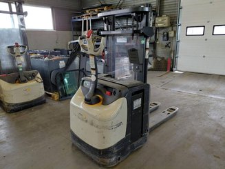 Pedestrian pallet stacker Crown ESI4000-12