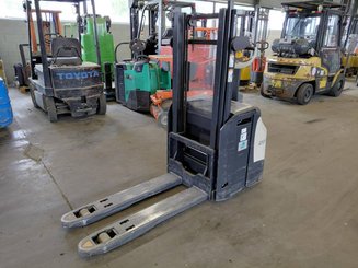 Pedestrian pallet stacker Crown ESI4000-12
