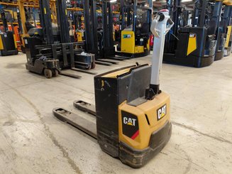 Pedestrian pallet truck Caterpillar NPP18N2