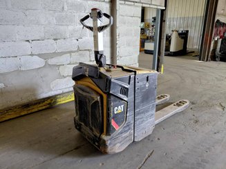 Stand-on pallet truck Caterpillar NPV20N2