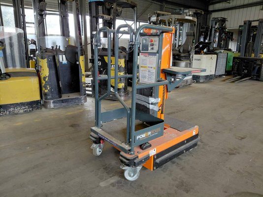 Vertical lift platform JLG POWER PICKER - 1