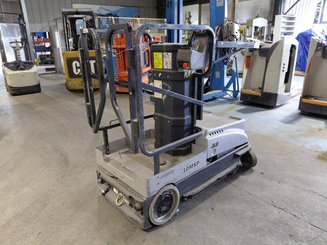 Vertical lift platform JLG 10MSP