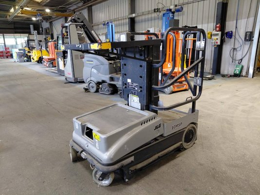 Vertical lift platform JLG 10MSP - 1