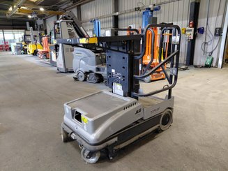 Vertical lift platform JLG 10MSP