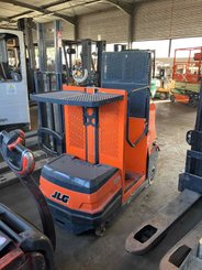 Vertical lift platform JLG DSP-M