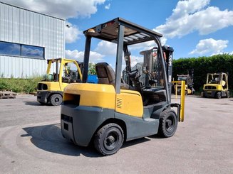 Four wheel front forklift TCM FD25T3