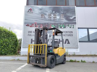 Four wheel front forklift TCM FD25T3