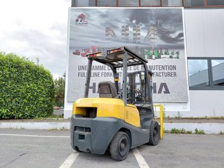 Four wheel front forklift TCM FD25T3