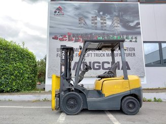 Four wheel front forklift TCM FD25T3