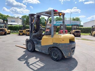 Four wheel front forklift TCM FD30T3
