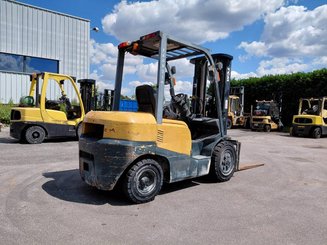 Four wheel front forklift TCM FD30T3