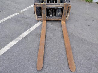Four wheel front forklift TCM FD30T3