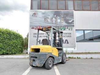Four wheel front forklift TCM FD30T3