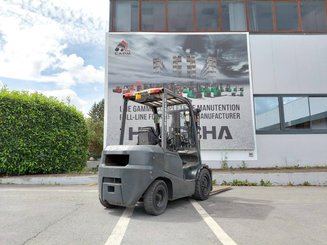 Four wheel front forklift TCM FD30T3