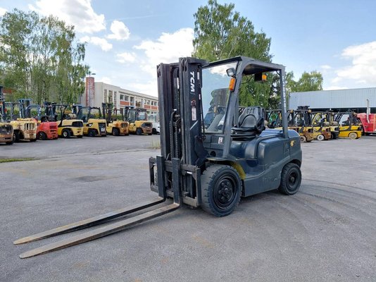 Four wheel front forklift TCM FD30T3 - 1