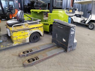 Pedestrian pallet truck Crown WP3010-1.6