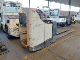 Stand-on pallet truck Crown WT3040
